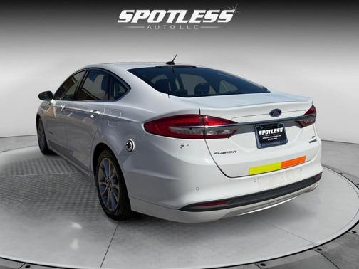 2017 Ford Fusion Hybrid SE