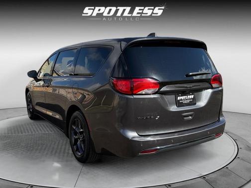 2020 Chrysler Pacifica Touring