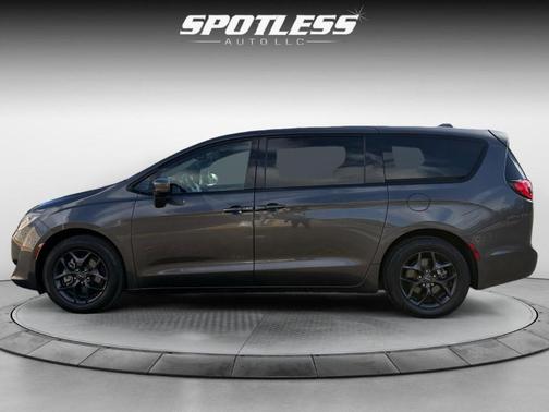 2020 Chrysler Pacifica Touring