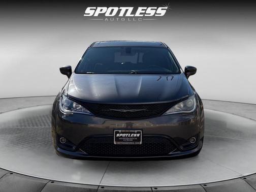 2020 Chrysler Pacifica Touring