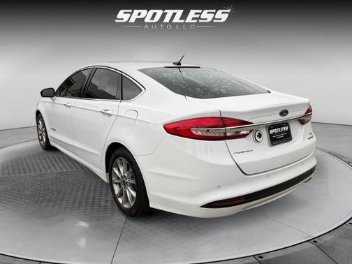 2017 Ford Fusion Hybrid SE
