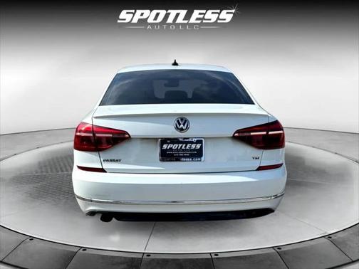 2018 Volkswagen Passat 2.0T R-Line
