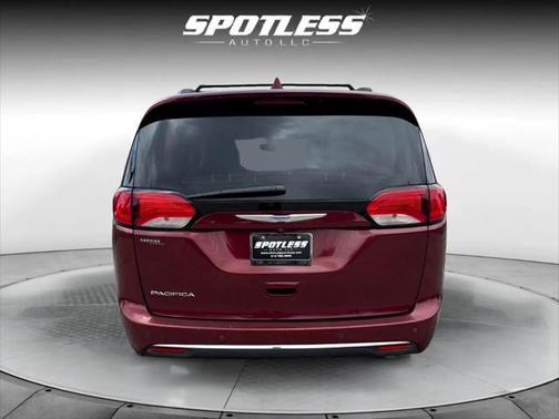 2018 Chrysler Pacifica Touring-L