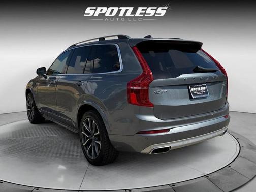 2018 Volvo XC90 T6 Momentum