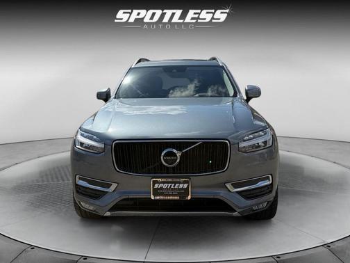 2018 Volvo XC90 T6 Momentum