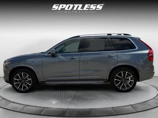 2018 Volvo XC90 T6 Momentum