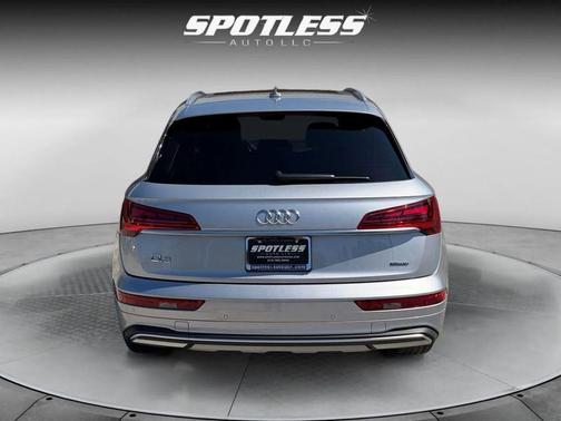 Florett Silver Metallic 2022 Audi Q5 40 Premium Plus