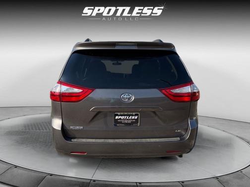 2015 Toyota Sienna LE