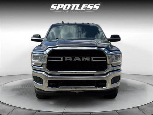 2022 RAM 2500 Tradesman Crew Cab 4x4 6'4' Box