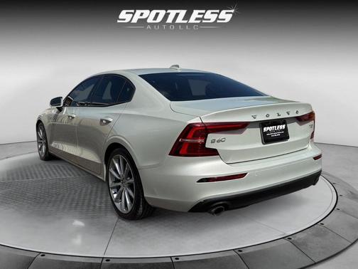 2019 Volvo S60 T5 Momentum