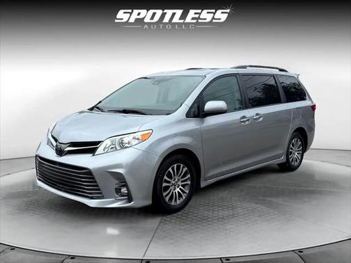 2018 Toyota Sienna XLE