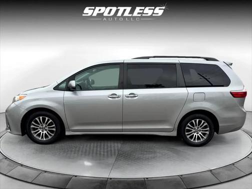 2018 Toyota Sienna XLE