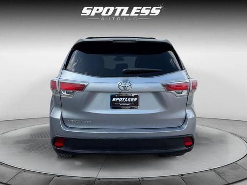 Silver Sky Metallic 2015 Toyota Highlander LE