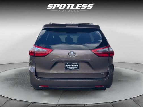 2020 Toyota Sienna LE