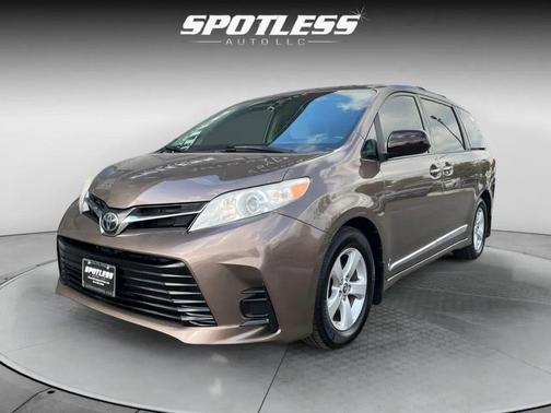 2020 Toyota Sienna LE