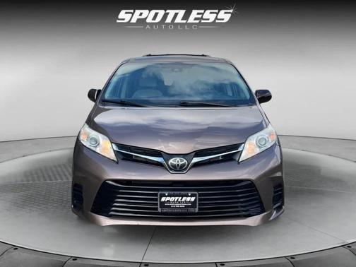 2020 Toyota Sienna LE