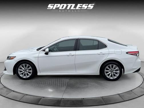 Super White 2018 Toyota Camry