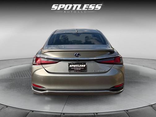 2020 Lexus ES 300h Premium