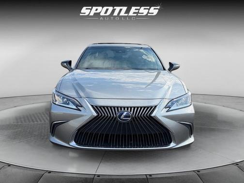 2020 Lexus ES 300h Premium