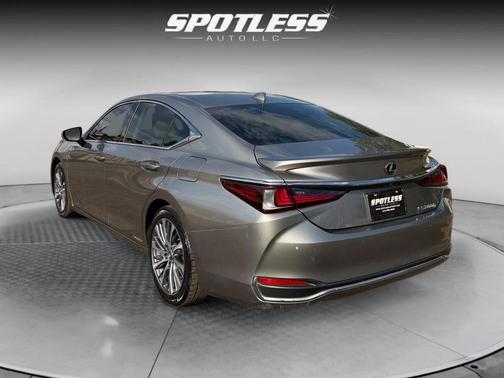2020 Lexus ES 300h Premium