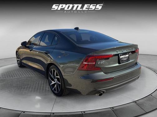 2020 Volvo S60 T6 Momentum