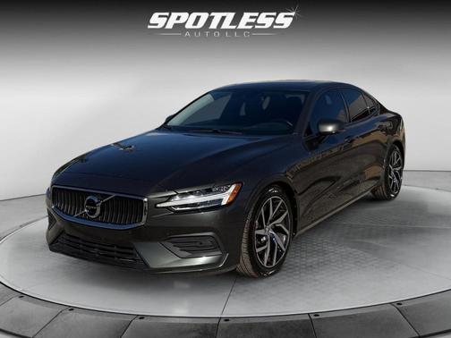 2020 Volvo S60 T6 Momentum