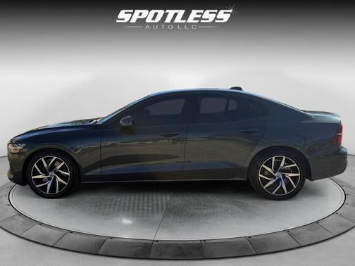 2020 Volvo S60 T6 Momentum