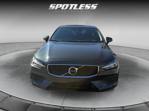 2020 Volvo S60 T6 Momentum
