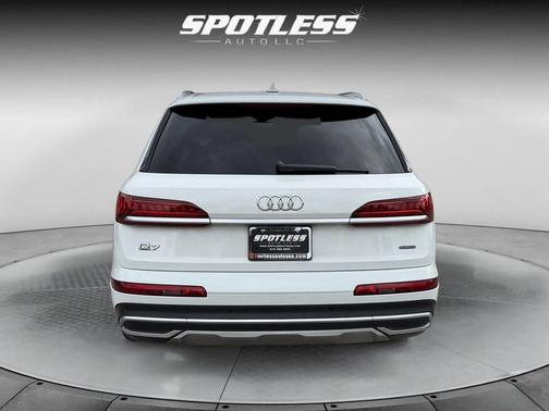 2021 Audi Q7 45 Premium Plus