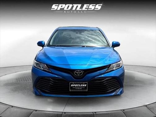 2019 Toyota Camry Hybrid LE