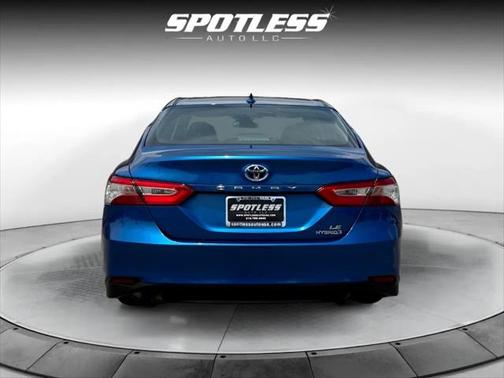 2019 Toyota Camry Hybrid LE