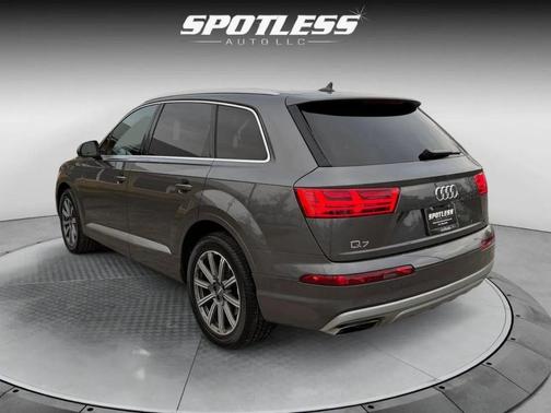 2019 Audi Q7 45 Premium Plus