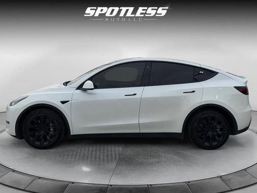 Pearl White Multi-Coat 2022 Tesla Model Y Long Range Dual Motor All-Wheel Drive