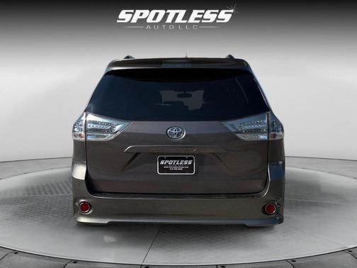 2017 Toyota Sienna SE