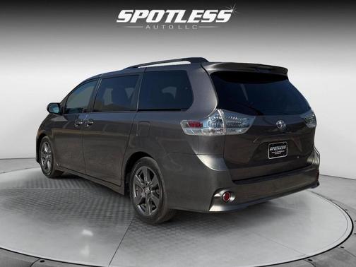 2017 Toyota Sienna SE