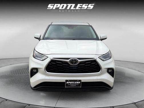 2021 Toyota Highlander LE