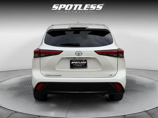 2021 Toyota Highlander LE