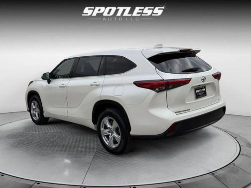 2021 Toyota Highlander LE