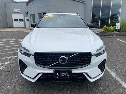 2022 Volvo XC60 B6 AWD R-Design