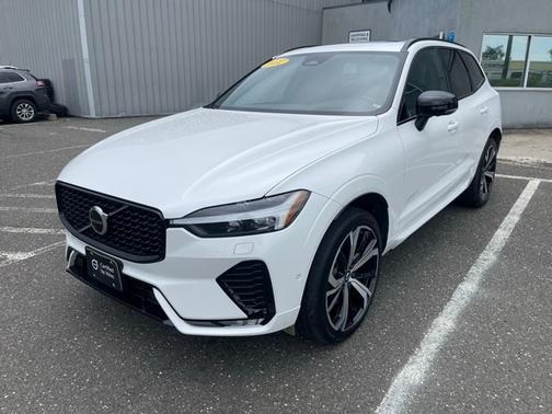 2022 Volvo XC60 B6 AWD R-Design