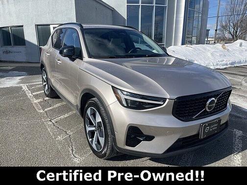 2023 Volvo XC40 B5 AWD Ultimate Dark