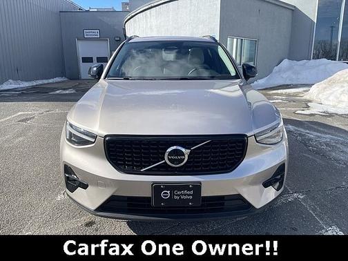 2023 Volvo XC40 B5 AWD Ultimate Dark