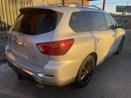 2019 Nissan Pathfinder SL