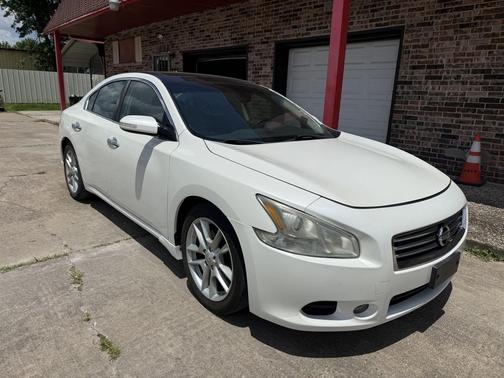 White 2012 Nissan Maxima SV