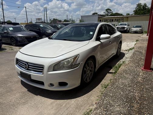 White 2012 Nissan Maxima SV