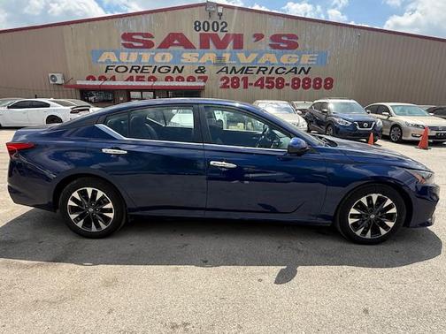 Blue 2022 Nissan Altima S FWD
