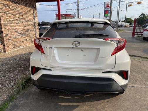 White 2021 Toyota C-HR LE