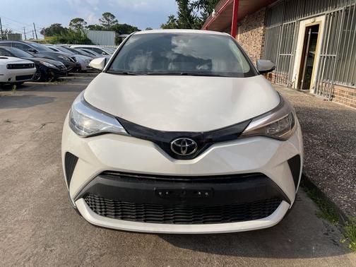 White 2021 Toyota C-HR LE