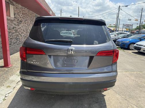 Gray 2017 Honda Pilot EX