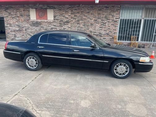 2010 Lincoln Town Car Signature